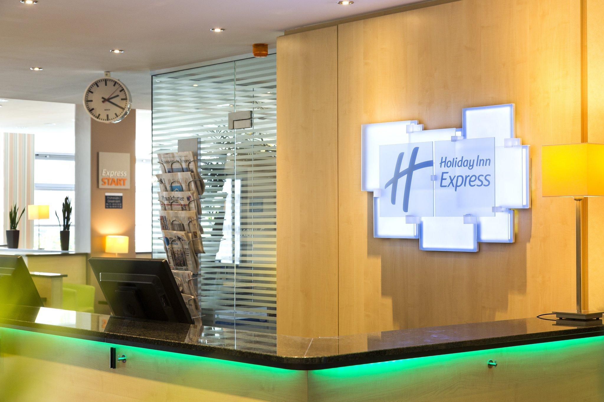 Holiday Inn Express Frankfurt Messe, An Ihg Hotel Frankfurt am Main Exterior foto