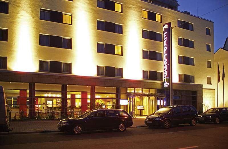 Holiday Inn Express Frankfurt Messe, An Ihg Hotel Frankfurt am Main Exterior foto