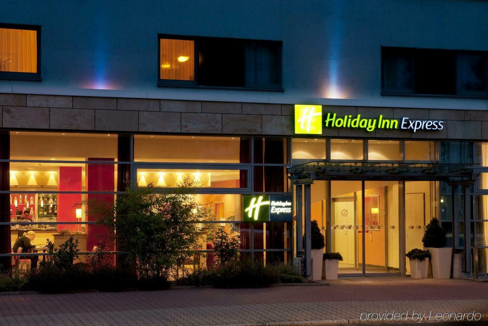 Holiday Inn Express Frankfurt Messe, An Ihg Hotel Frankfurt am Main Exterior foto